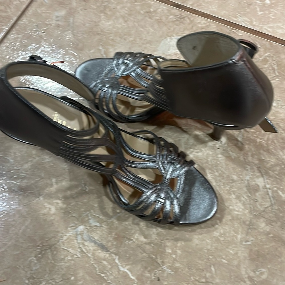 Cole hann heel grey shoes